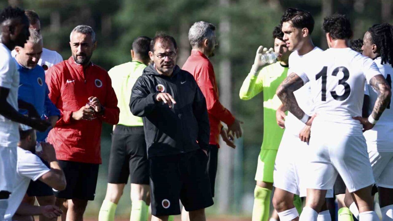 Topuk Yaylası Tesisleri’nde üçüncü etap kamp çalışmalarını sürdüren Gençlerbirliği’nde teknik
