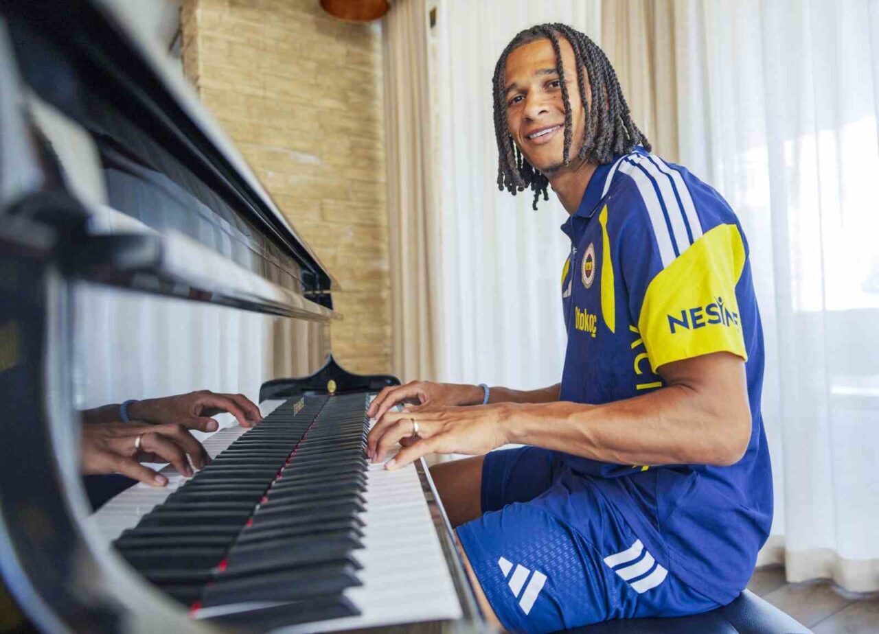 Fenerbahçe’nin yeni transferi Hollandalı futbolcu Nathan Ake, transfer sürecinin çabuk