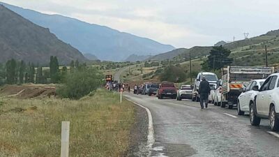 Erzurum’un Oltu ilçesinde etkili olan sağanak yağış, sele neden oldu.