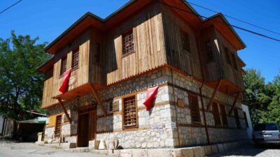 Şair Ahmet Kutsi Tecer’in “Orda Bir Köy Var Uzakta” şiirine