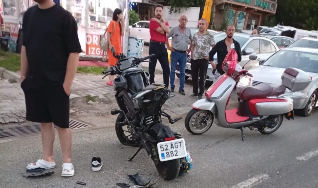 Ordu’nun Fatsa ilçesinde otomobile arkadan çarpan motosiklette bulunan 2 kişi