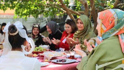 Erzincan Valisi Hamza Aydoğdu’nun eşi Emine Aydoğdu ve beraberindeki protokol