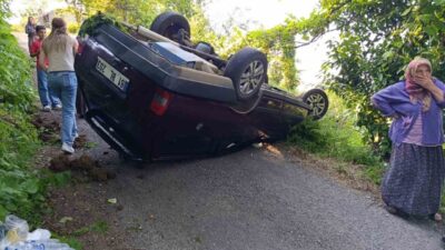Giresun’un Eynesil ilçesinde yokuşta geri kayan otomobilin takla atması sonucu