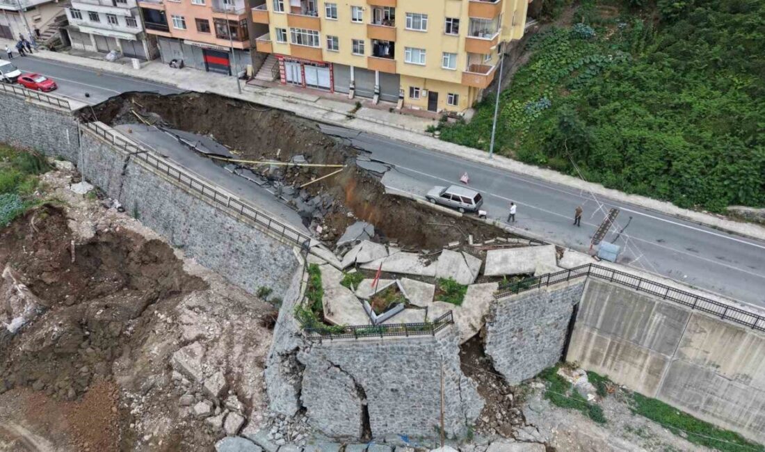 Rize’de merkezde 2 binanın tahliyesine sebep olan göçük havadan görüntülendi.
