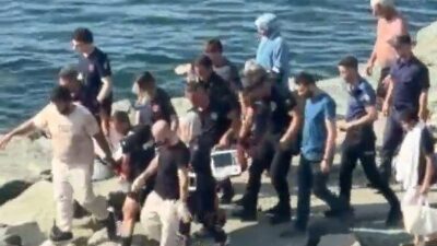 Rize’de serinlemek için girdiği denizde boğulma tehlikesi geçiren 15 yaşındaki