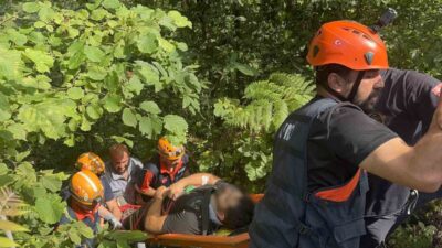 Rize’de yol çalışması yaparken kontrolden çıkarak 250 metrelik uçuruma yuvarlanan