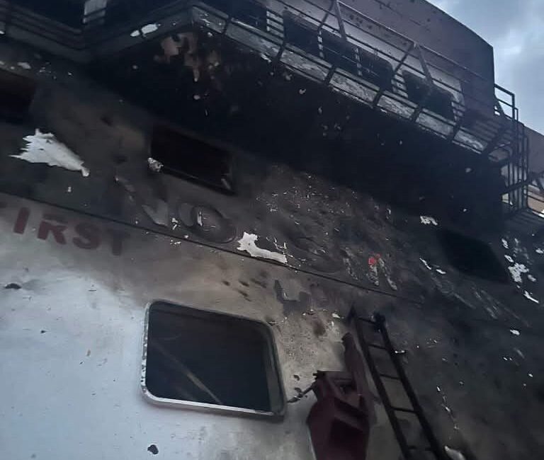 Rusya’nın Taganrog Limanı’nda gerçekleştirilen hava saldırısında isabet alan Türk bayraklı