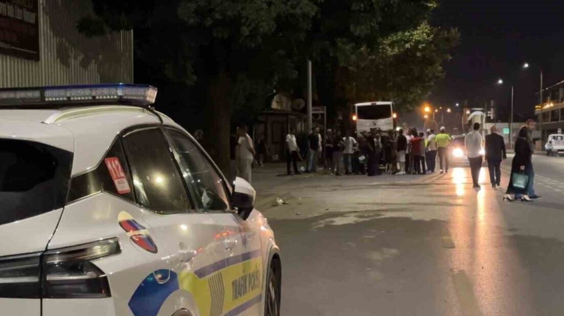Sakarya’nın Adapazarı ilçesinde iki motosiklet ve bir hafif ticari aracın