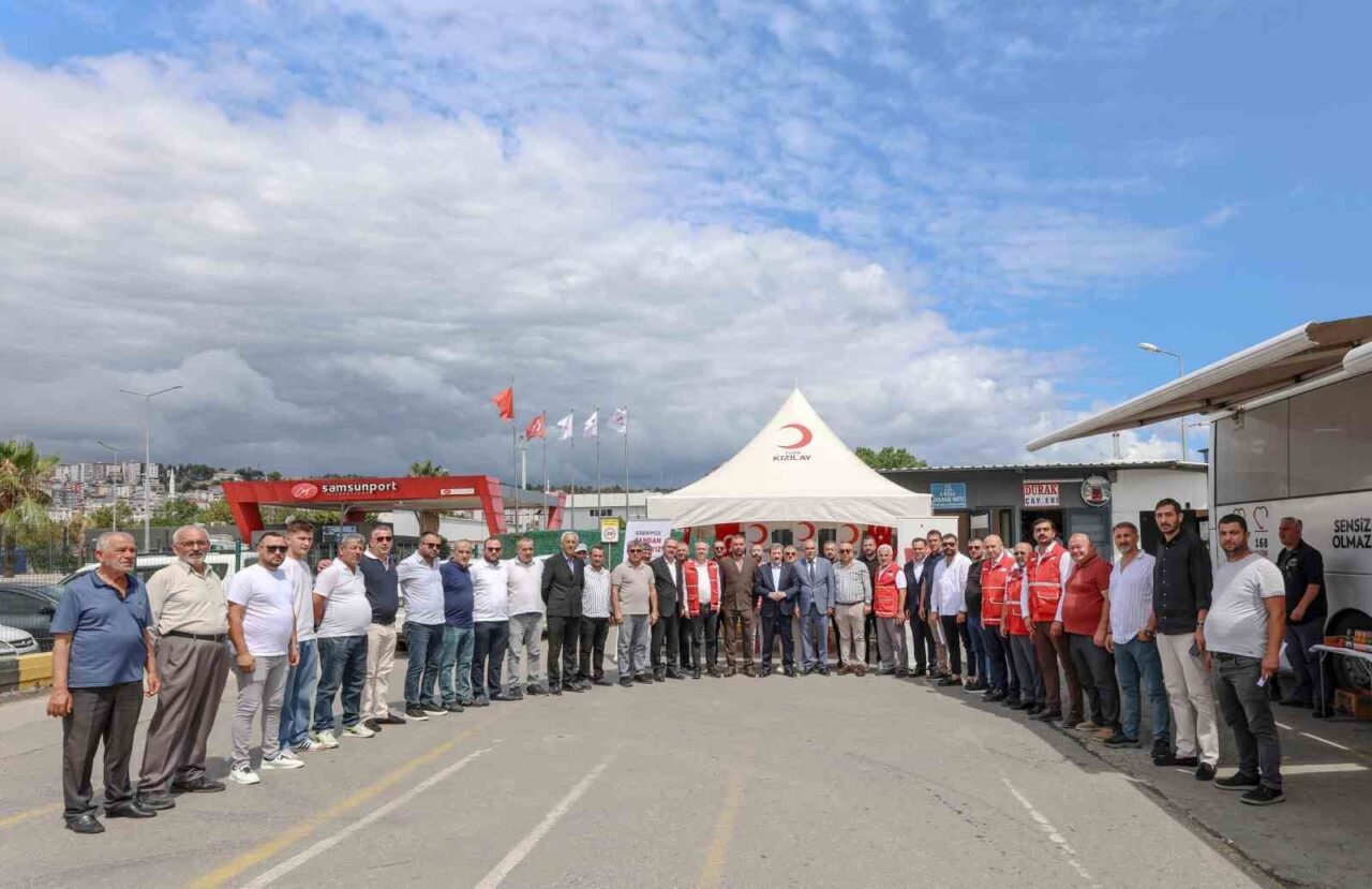 Samsun’da, Türk Kızılay öncülüğünde düzenlenen “Birbirimize Candan Bağlıyız” kan bağışı