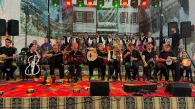 Kemaliye’de düzenlenen şenlik kapsamında “Sıladan Gurbete Eğin Fasılı” programı, renkli