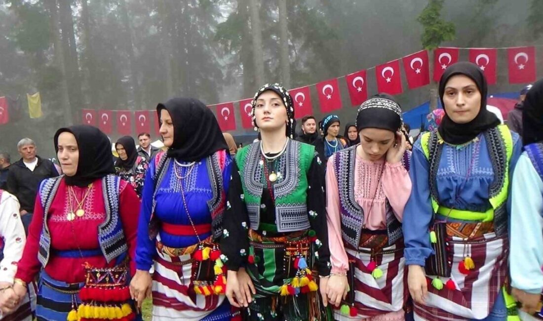 Trabzon’un Şalpazarı ilçesinin Sinlice Köyü’nde 27. Göllüalan Şenlikleri sis ve