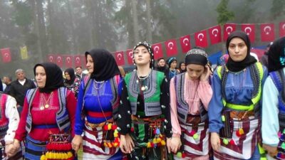 Trabzon’un Şalpazarı ilçesinin Sinlice Köyü’nde 27. Göllüalan Şenlikleri sis ve