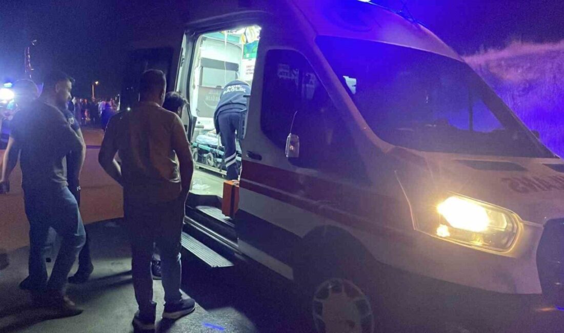 Sivas’ta iki otomobilin kafa kafaya çarpışması sonucu meydana gelen trafik