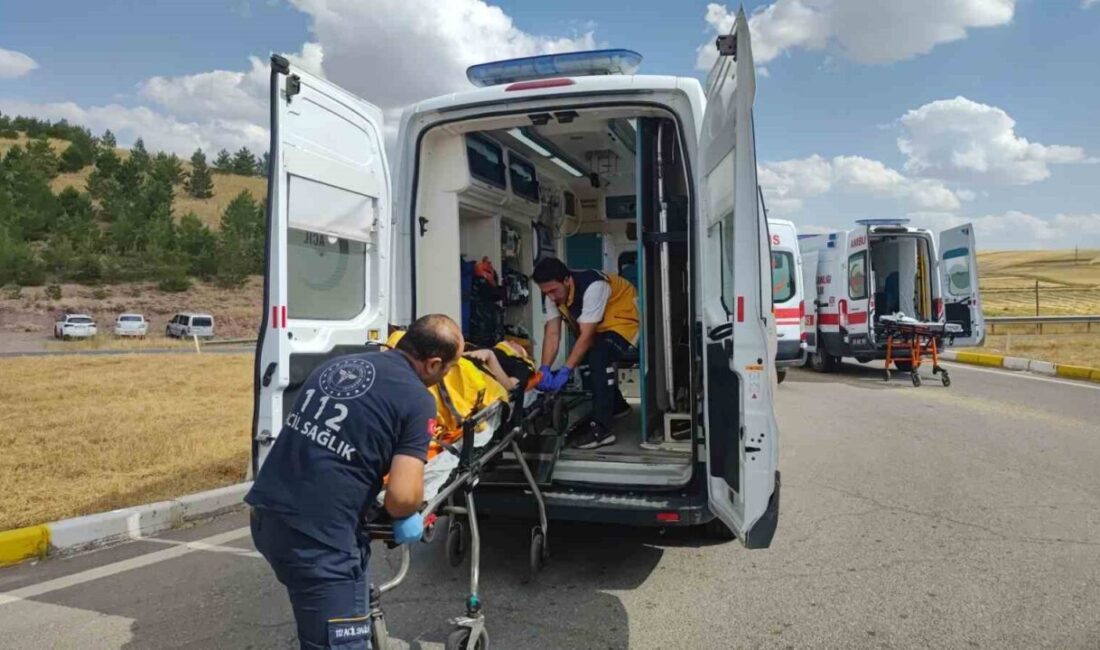 Sivas’ta iki aracın karıştığı trafik kazasında 1’i ağır 8 kişi