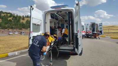 Sivas’ta iki aracın karıştığı trafik kazasında 1’i ağır 8 kişi