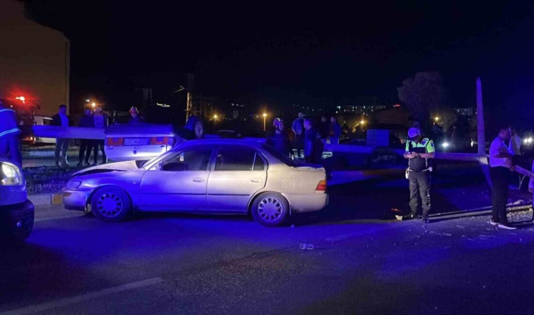 Sivas’ta iki otomobilin çarpışması sonucu meydana gelen trafik kazasında takla