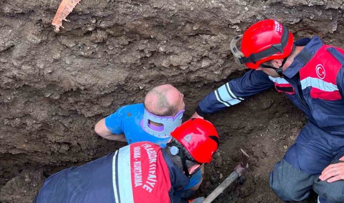 Trabzon’un Akçaabat ilçesinde alt yapı çalışması sırasında belden aşağısı toprak