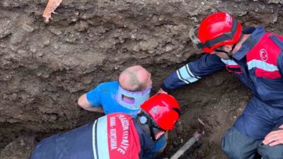 Trabzon’un Akçaabat ilçesinde alt yapı çalışması sırasında belden aşağısı toprak