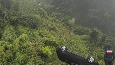 Trabzon’un Akçaabat ilçesinde kontrolden çıkan otomobilin uçuruma yuvarlanması sonucu meydana
