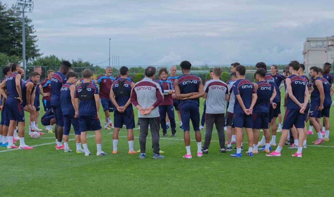 Trabzonspor, yeni sezon hazırlıklarını Mehmet Ali Yılmaz Tesisleri’nde yaptığı akşam