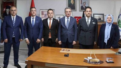 Erzurum Valisi Aydın Baruş, Erzurum Ticaret Borsası’nı (ETB) ziyaret ederek