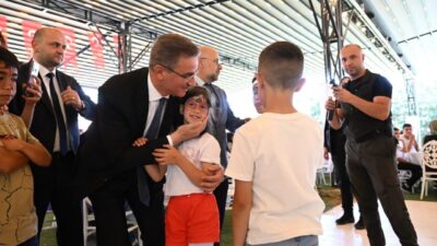 Erzurum Valisi Aydın Baruş, vakıf bursiyeri öğrenciler ve aileleri için