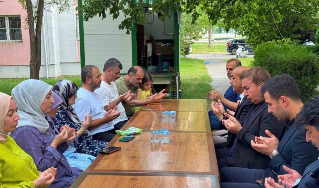 Erzincan Valisi Hamza Aydoğdu, eski Erzincan Vali Yardımcısı merhum Dede
