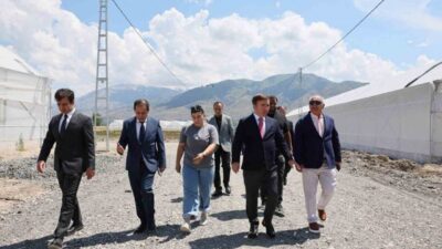 Erzincan Valisi Hamza Aydoğdu, Toplu Sera Bölgesi’ni ziyaret ederek üreticilerle
