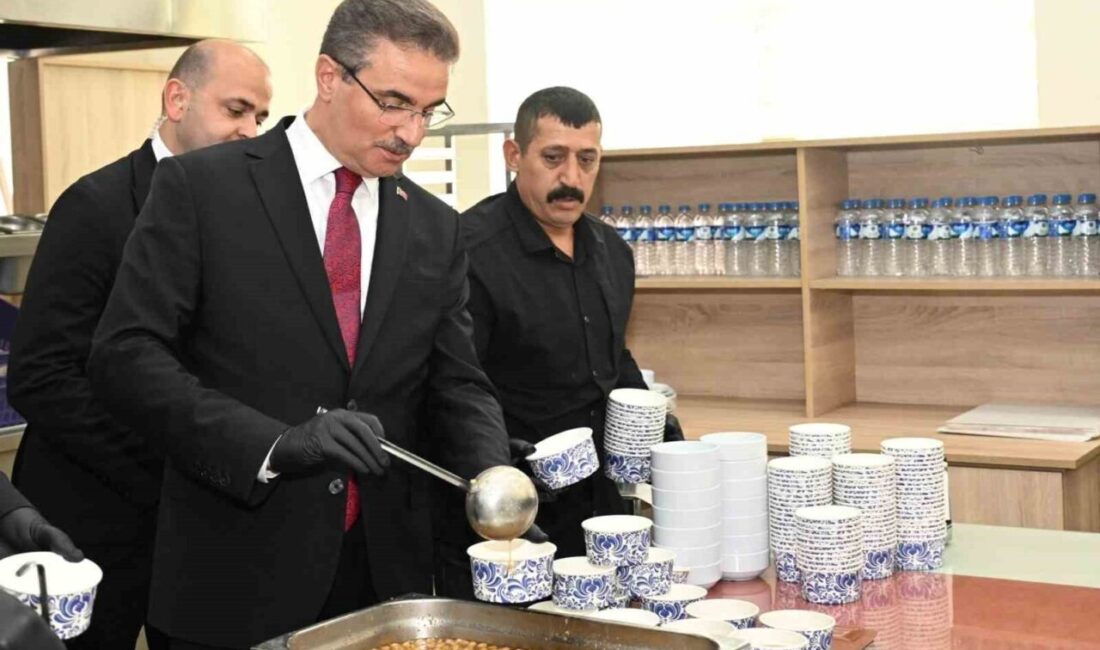 Erzurum Valisi Aydın Baruş, İl Emniyet Müdürlüğünde düzenlenen programda emniyet