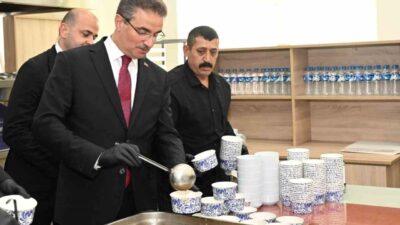 Erzurum Valisi Aydın Baruş, İl Emniyet Müdürlüğünde düzenlenen programda emniyet