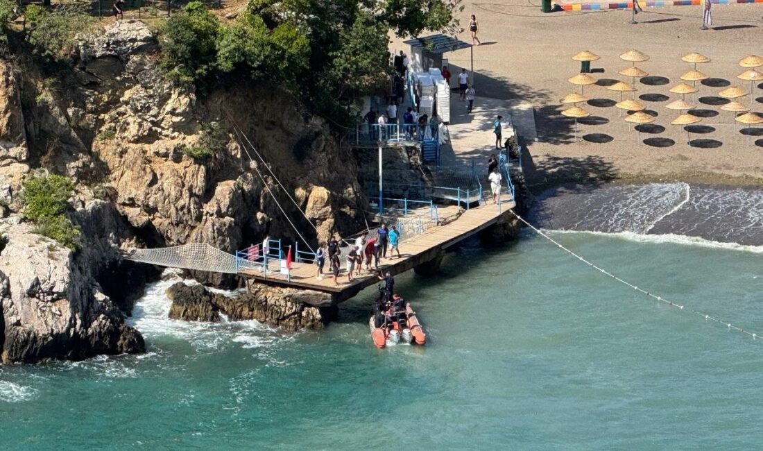 Zonguldak’ta valilik tarafından alınan denize girme yasağına rağmen denize giren