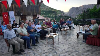Erzincan’ın Kemaliye (Eğin) ilçesinde şenlik kapsamında “Yaşayan Kütüphane Söyleşisi” gerçekleştirildi.