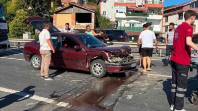 Zonguldak’ın Karadeniz Ereğli ilçesinde yayalara yol vermek için duran kamyona