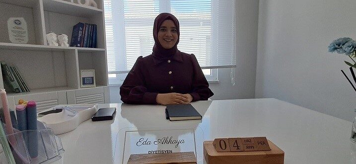 Diyetisyen Eda Akkaya, yaz aylarında artan sıcaklıklarla birlikte yalnızca su