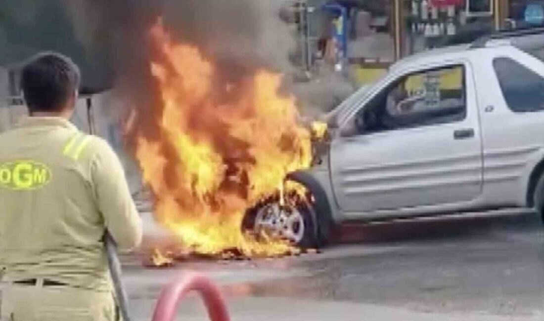 Kastamonu’nun Tosya ilçesinde seyir halindeki cip, motor aksamından çıkan yangın