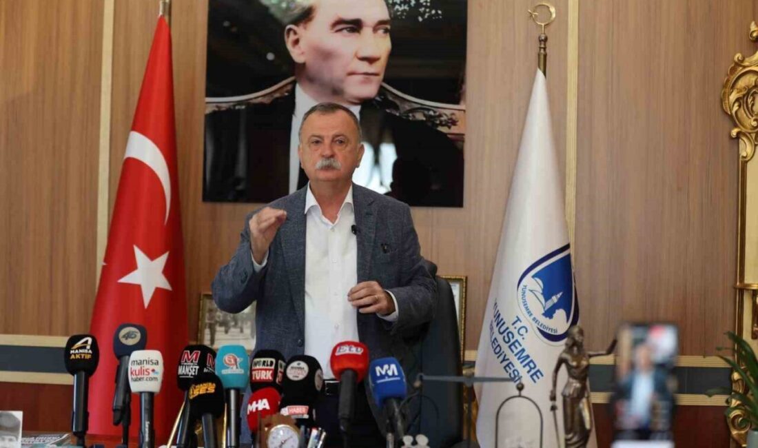 Yunusemre Belediye Başkanı Semih Balaban, aylık basın toplantısında ilçede yürütülen