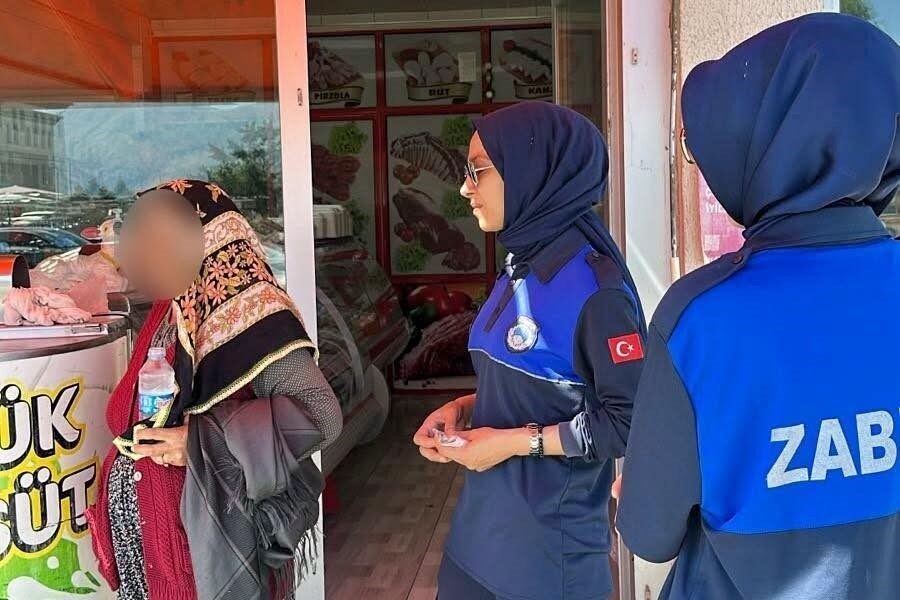 Erzincan Belediyesi Zabıta Müdürlüğü ekiplerince, dilencilik yaptığı belirlenen 3 kişi