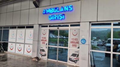 Zonguldak’ın Alaplı ilçesinde minibüs ile motosikletin çarpışması sonucu meydana gelen