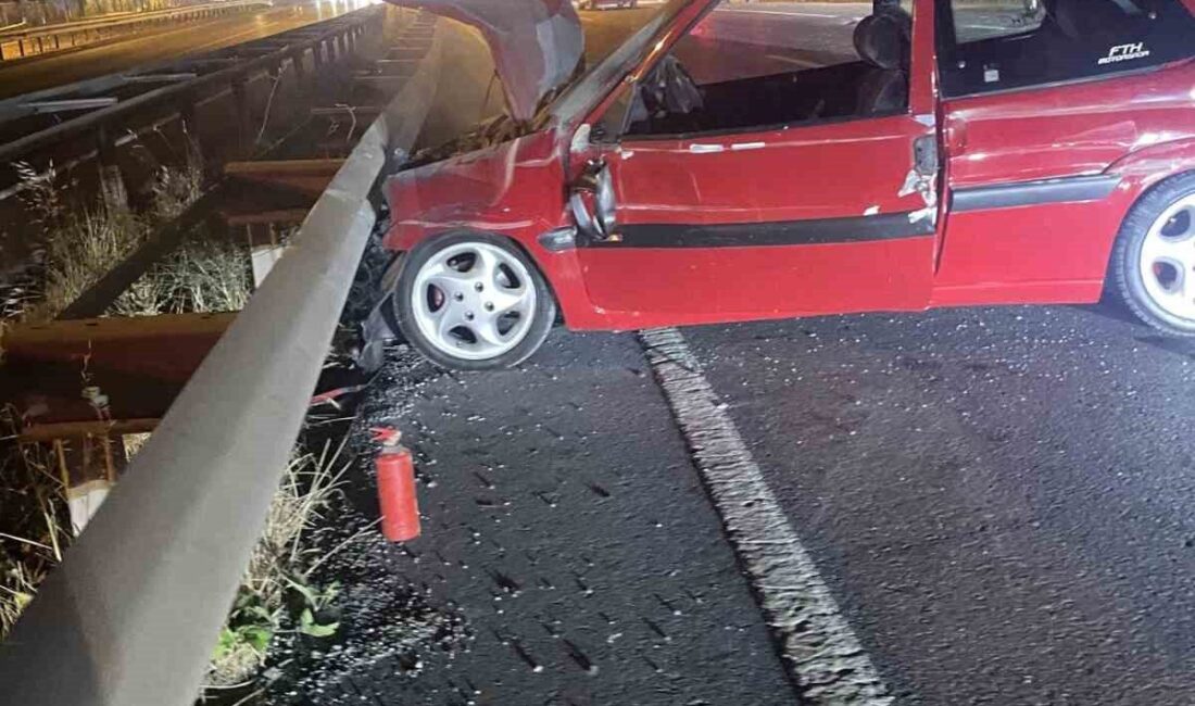Zonguldak’ın Ereğli ilçesinde kontrolden çıkan otomobil bariyerlere çarptı. Kazada sürücü